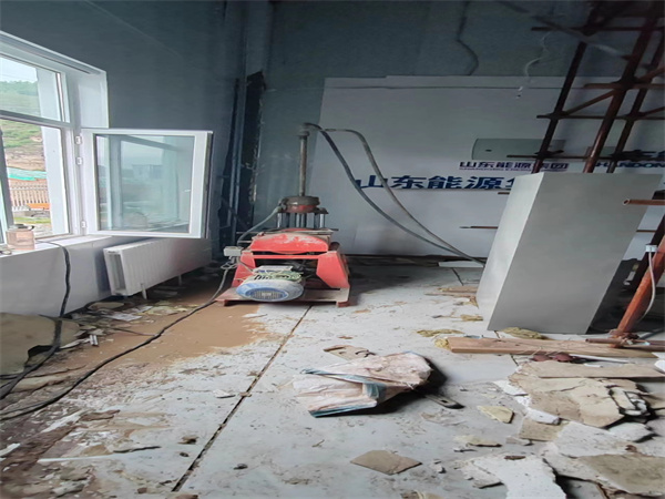 从江地基基础下沉墙体裂缝加固注浆顶升施工